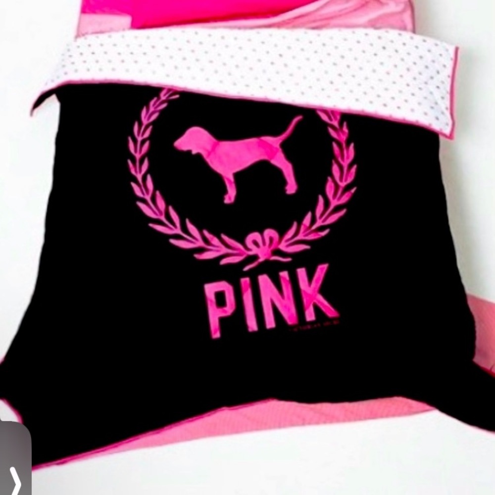 IN SEARCH OF | PINK Victoria's Secret Black and Pink Comforter
